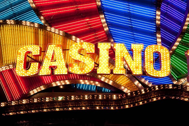 Mobile Casino Hold'em loading screen with low data option